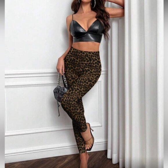 Sleek Women's Leopard Print High Waisted Leggings - Picture 4 of 6